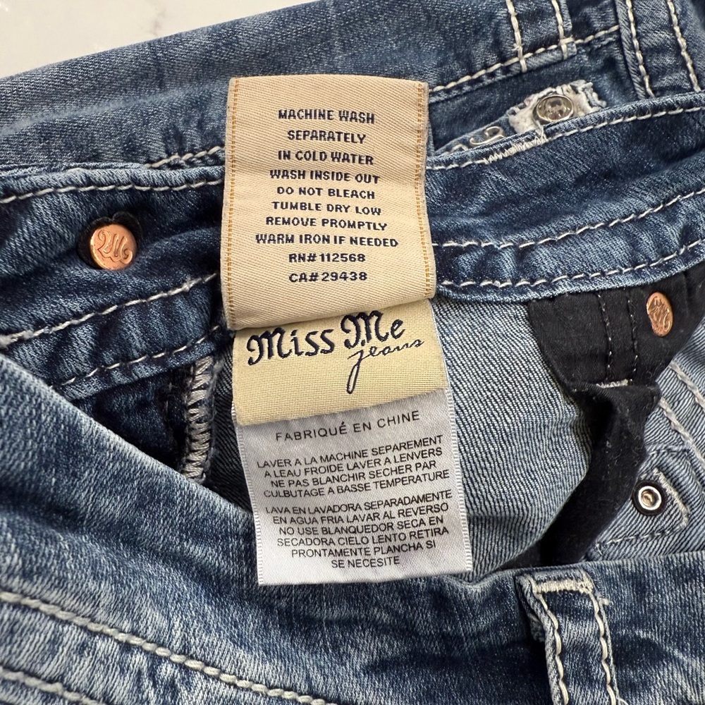 Miss Me, Womens Distressed Blue Cropped Jean Capri, 28 - Picture 8 of 13